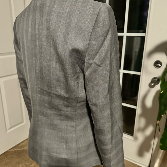 Tahari Blazer - Picture 8 of 9
